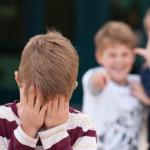 Kaip išmokyti vaiką atsistoti už save ir apsiginti darželyje ar mokykloje: ar reikia „atsikovoti“ - psichologo patarimas